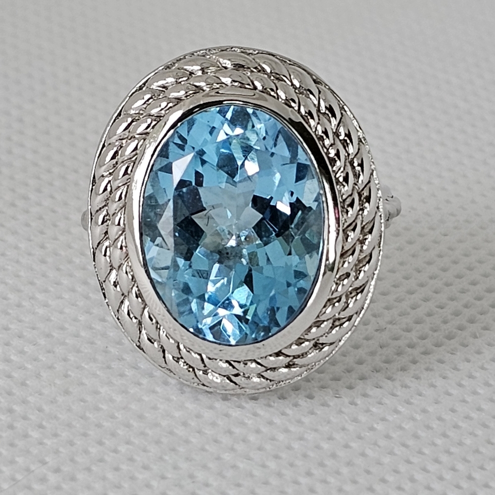 Genuine Swiss Blue Topaz Ring Sterling Silver Size 7.5! - Picture 3 of 13